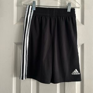 ADIDAS BOYS SHORTS SIZE S (8)